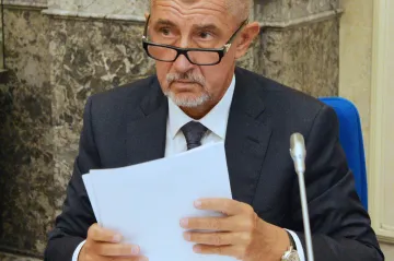 Návrh na zákaz vlastnictví médií ministrem štěpí koalici, výbor jej ještě přitvrdil
