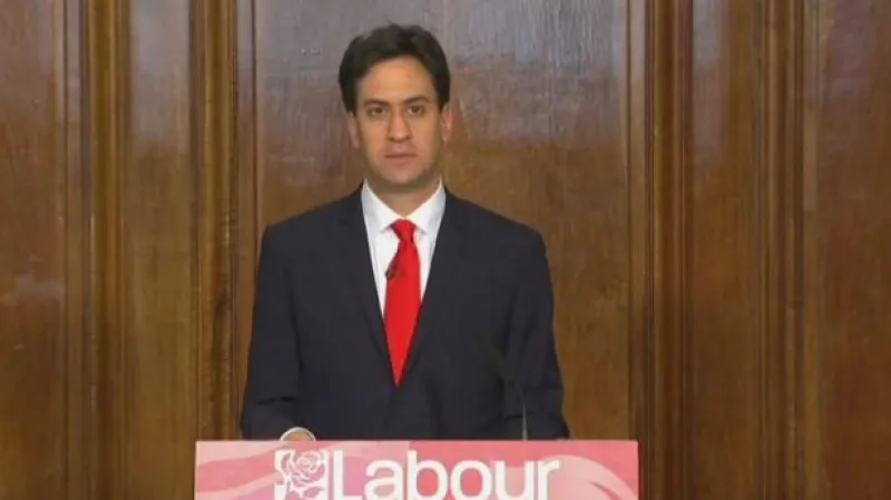 Ed Miliband, Nick Clegg a Nigel Farage oznamují rezignace