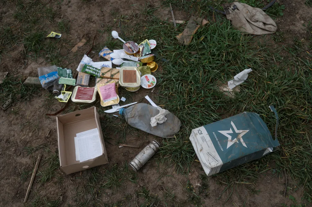 Odpadky tvořené zbytky polních přídělů ruských vojáků