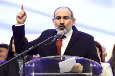 Arménský premiér ustoupil protestům. V dubnu rezignuje a uvolní cestu pro předčasné volby