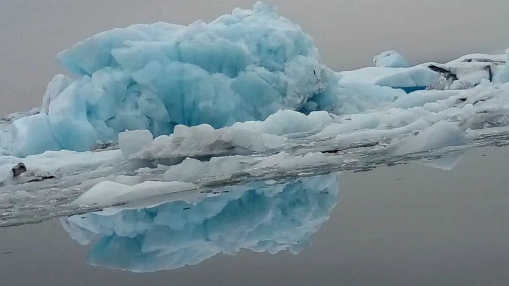 Jezero Jökulsárlón v národním parku Vatnajökull
