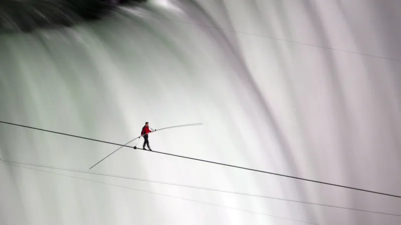 Wallenda nad Niagarskými vodopády