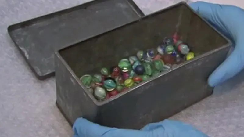 Plechová krabice s kuličkami Anny Frankové