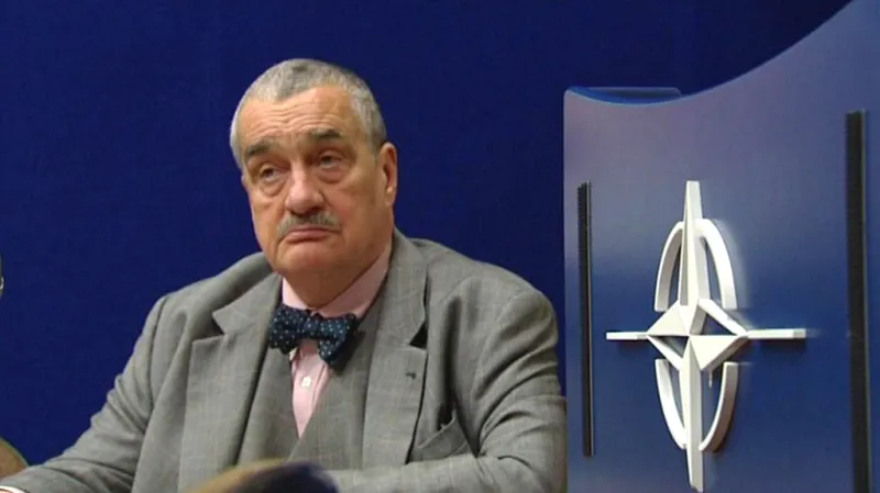 Karel Schwarzenberg na bruselském zasedání NATO