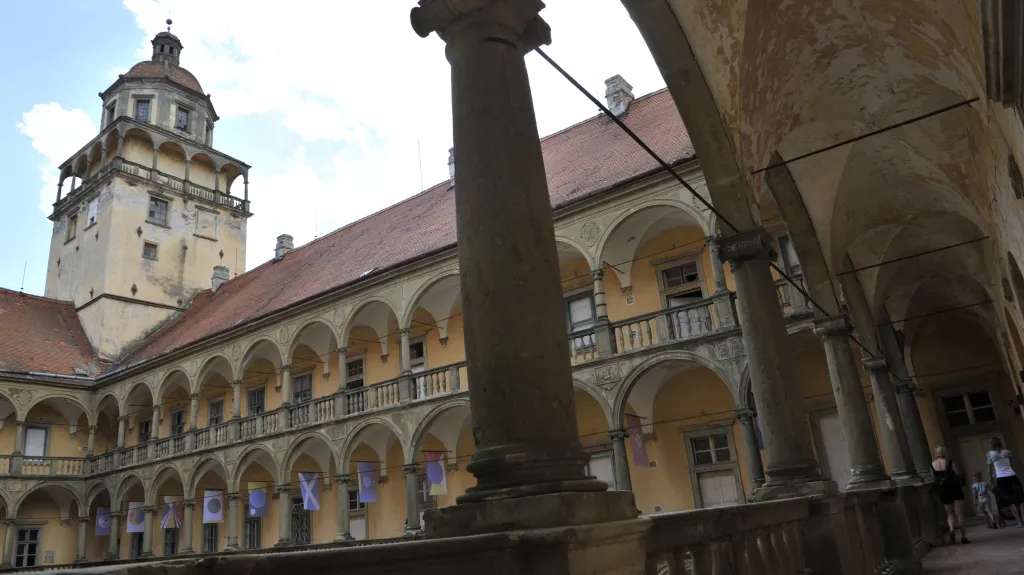 Na zámku v Moravském Krumlově bude vystavovat mecenáška umění Meda Mládková