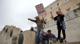 Řekové protestují proti úsporným opatřením