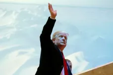 Obnovuje se prosperující Amerika, řekl Trump v Davosu. Pozval do USA investory