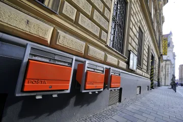 Poštovní schránka na rohu ulice… bude vzácná věc
