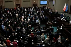 Polský parlament schválil zákon, který umožňuje pořádat spolu s volbami referendum