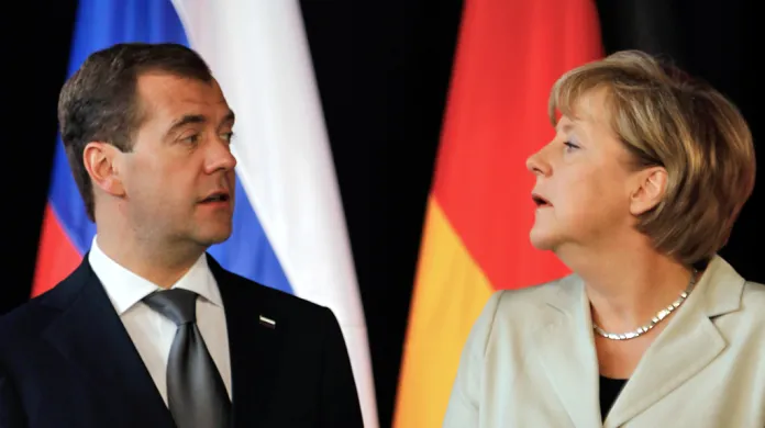 Dmitrij Medvěděv a Angela Merkelová