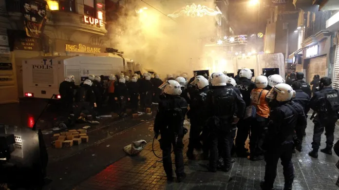 Protesty proti internetové cenzuře v Istanbulu