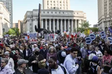 Lidé napříč USA protestovali proti Trumpovi