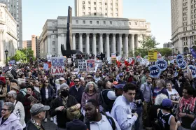 Lidé napříč USA protestovali proti Trumpovi