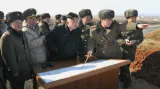 Kim Čong-un a armádní velitelé