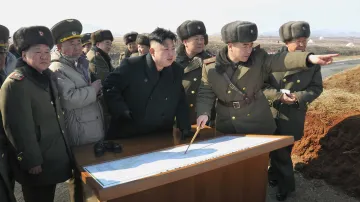 Kim Čong-un a armádní velitelé