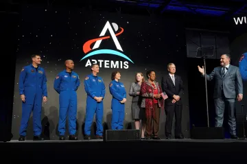 Spatří odvrácenou stranu Měsíce. Mise Artemis II už zná svou posádku
