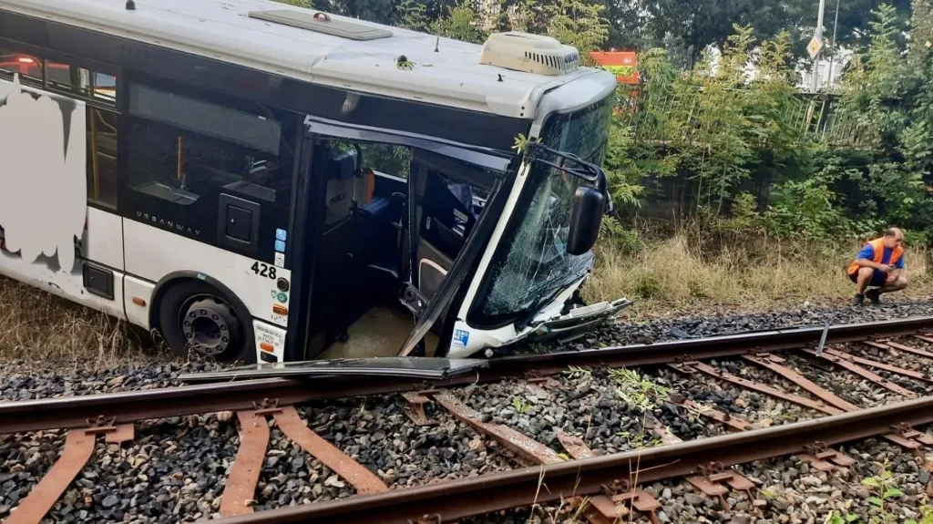 Nehoda autobusu v Karlových Varech