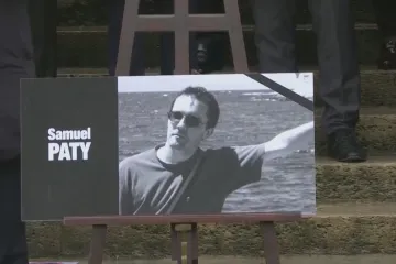 Francie si připomněla rok od vraždy učitele z pařížského předměstí