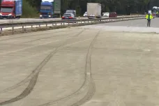Na rozestavěnou dálnici D1 vjel řidič a poničil beton. Škoda jde do milionů