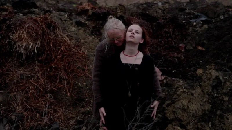 Zvláštní cenu poroty převzal rakouský režisér Peter Brunner za snímek Má křídla, kdo končí pádem. Atmosferický snímek o dospívající Kati a její malé sestře a jejich životě ve zdánlivě klidné vsi.