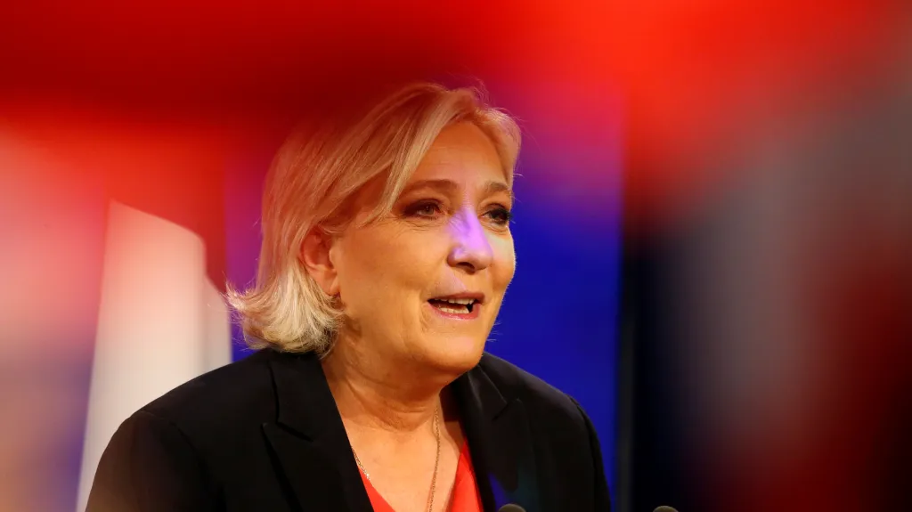 Marine Le Penová uznává porážku ve volbách