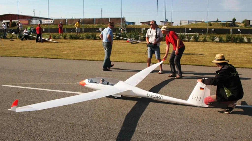 Z modelářské soutěže GPS Triangl