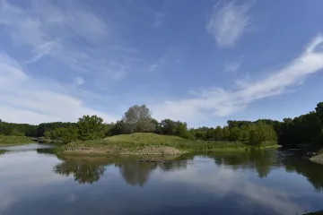 Dyje se znovu klikatí krajinou. Do odpojených meandrů se vrátila voda