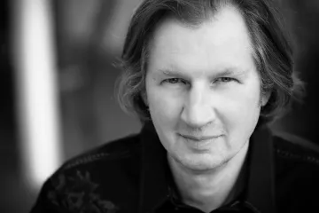 Od lidové hudby k Hollywoodu. ČT představuje Eliu Cmírala