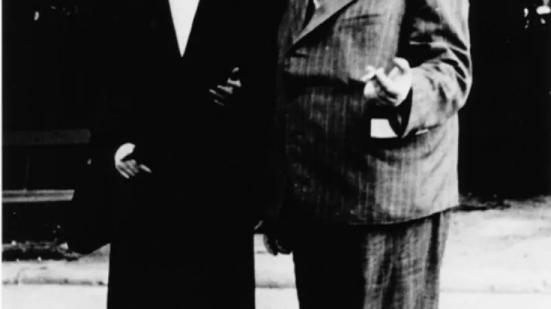 Vítězslav Nezval s herečkou Lilly Hodačovou