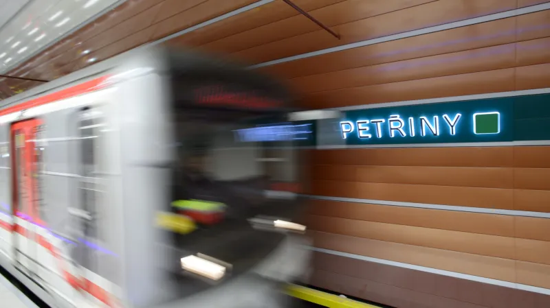Metro ve stanici Petřiny