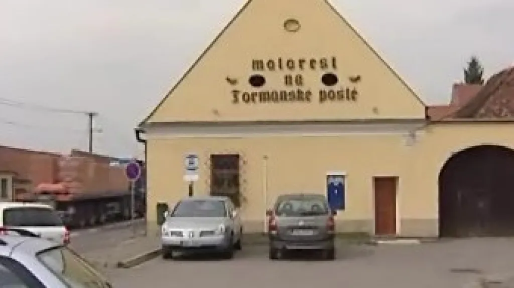 Motorest, kde se nachází historický přístřešek