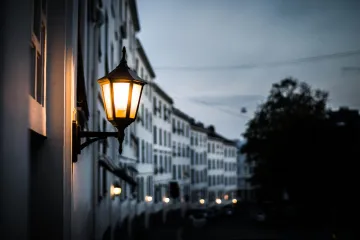 Nové lampy a úspornější svítidla. Přes 550 obcí a měst rekonstruuje veřejné osvětlení