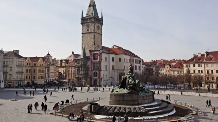 Pomník mistra Jana Husa na Staroměstském náměstí v Praze