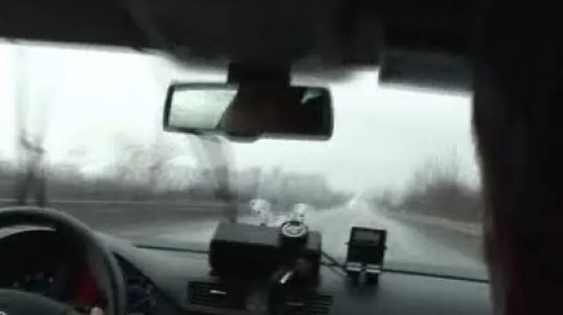 Záběry z policejního vozu