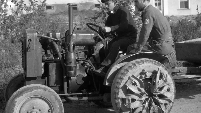 Traktor z počátku 20. století