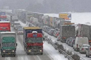 Ruské kamiony vytvořily na rusko-finské hranici rekordní frontu