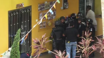 Muž držel v malajské školce 30 dětí jako rukojmí