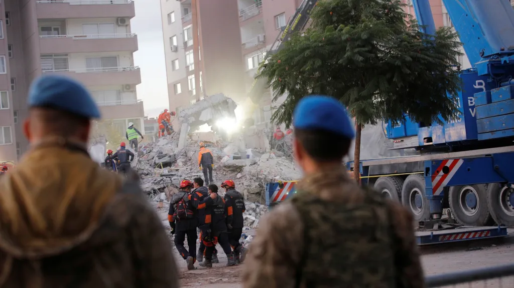 Záchranáři v Izmiru