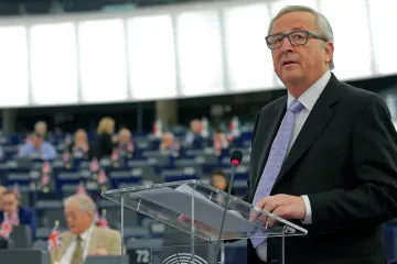 MMF chce, aby eurozóna jednala o zmírnění dluhu Řecka. Juncker naznačil, že začnou