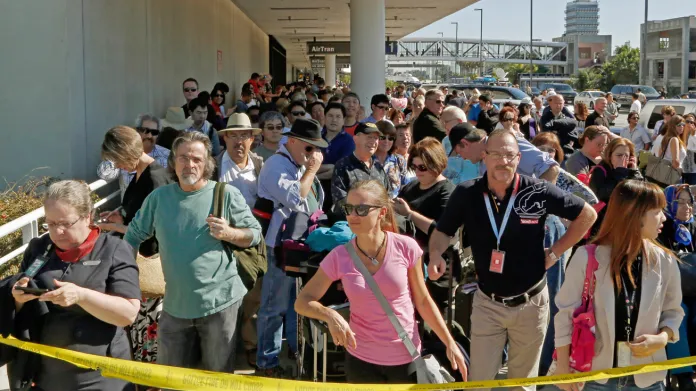 Policie uzavřela letiště v Los Angeles