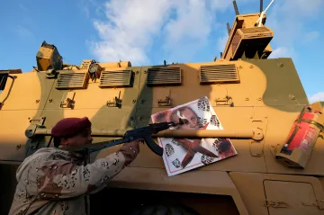 Bedny plné miliard. Rusko chce zpět libyjské dináry pro Haftara, které zadržela Malta