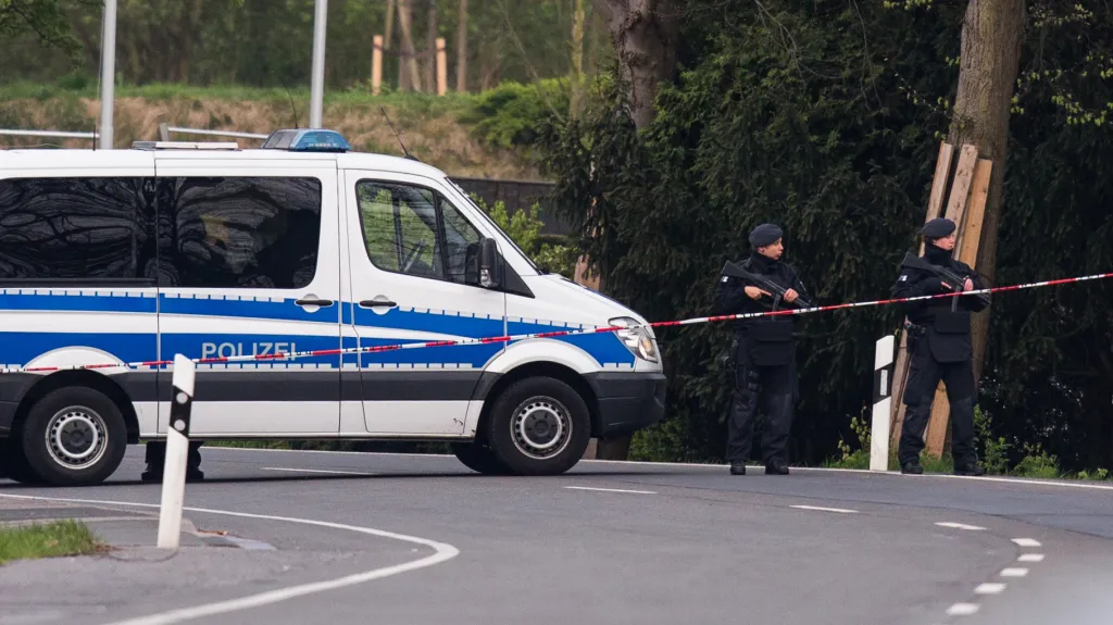 Policie na místě útoku na autobus Borussie Dortmund