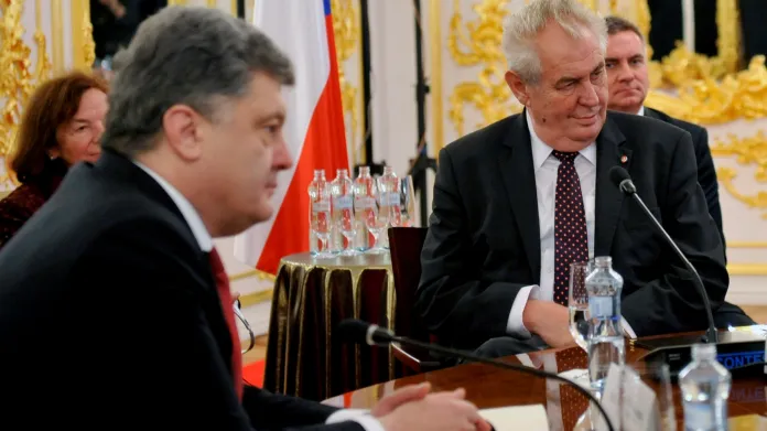 Zeman věří, že Porošenko vstoupí do dějin jako prezident míru