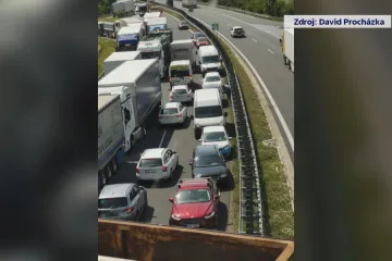 Třicet řidičů se na D7 otočilo do protisměru. Podle policie spáchali přestupek