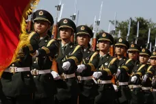 Huawei spolupracovala s nejvyšším orgánem čínské armády, píše Bloomberg. Firma to popírá