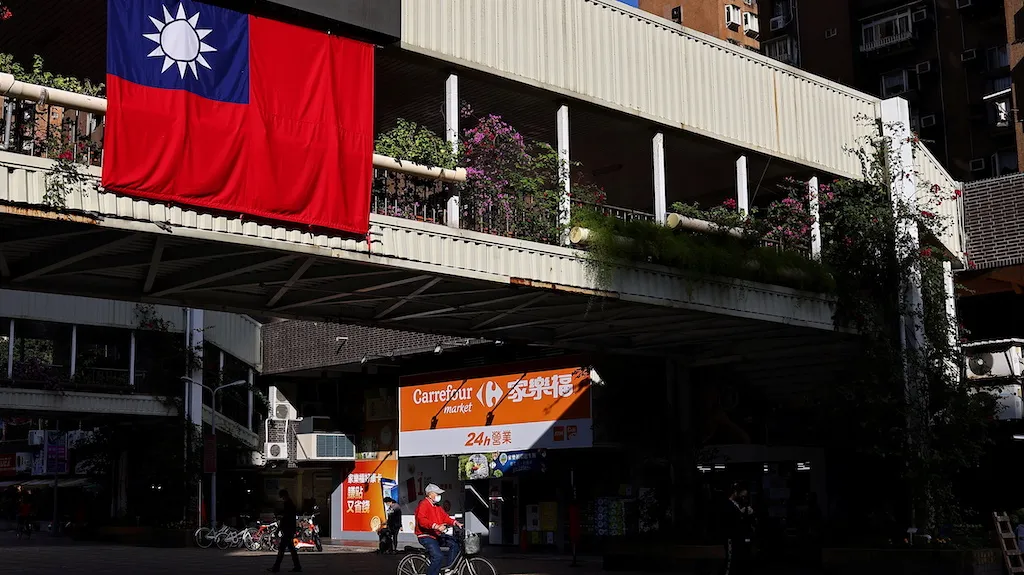 Tchajwanská vlajka v ulicích Tchaj-peje