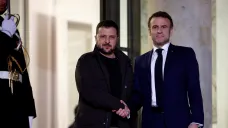 Ukrjainský prezident Volodymyr Zelenskyj se šéfem Elysejského paláce Emmanuelem Macronem v Paříži
