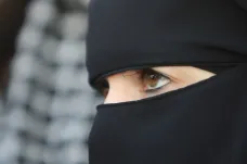 Nezletilá Francouzka čelí po kritice islámu výhrůžkám smrtí. Na rouhání máme právo, vzkázal Macron