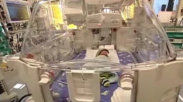 Dítě v inkubátoru
