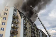 Kvůli požáru domu na pražském Chodově se muselo vystěhovat asi dvě stě lidí